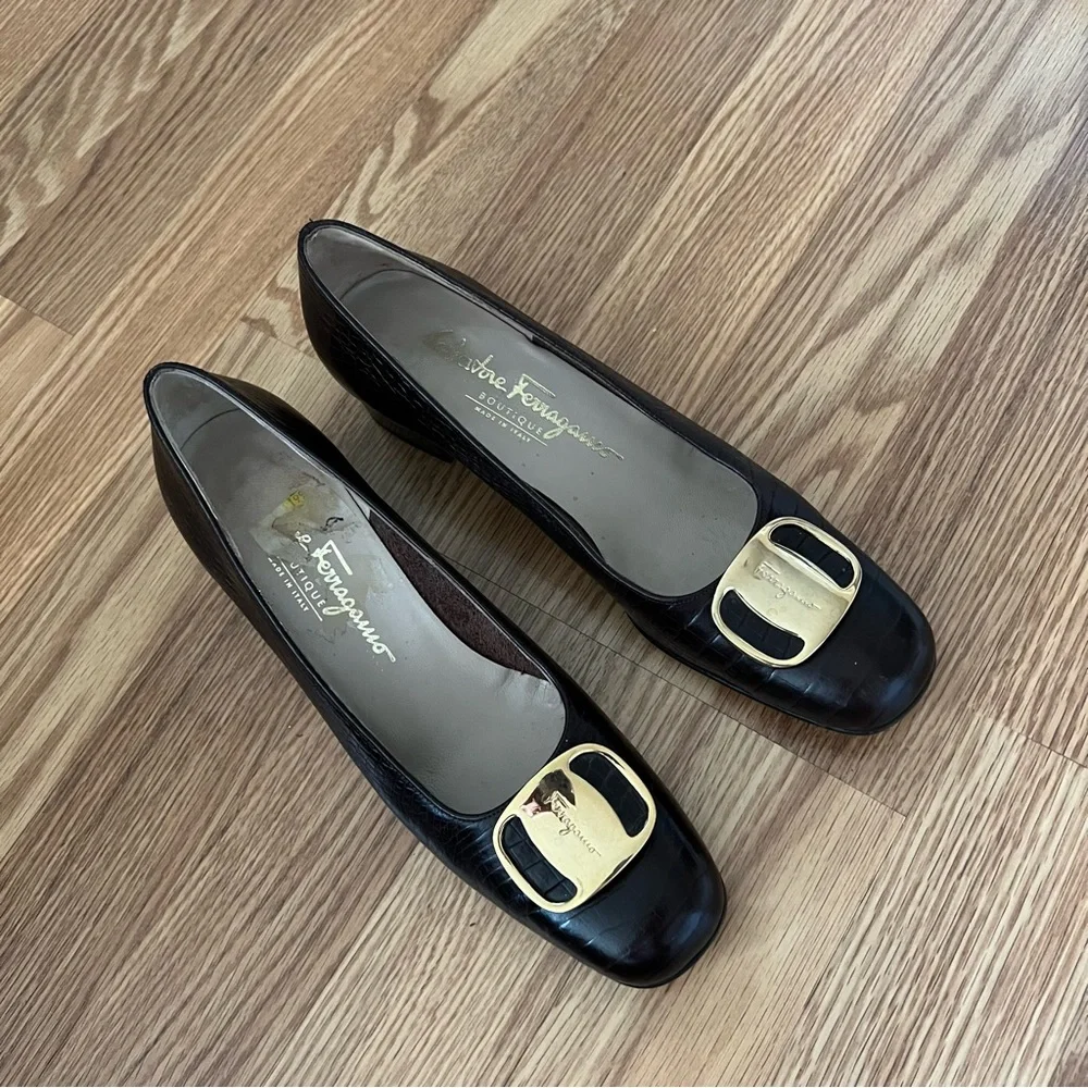 Salvatore Ferragamo Boutique Embossed Brown Leather Low Heels Size 6 AA (narrow)